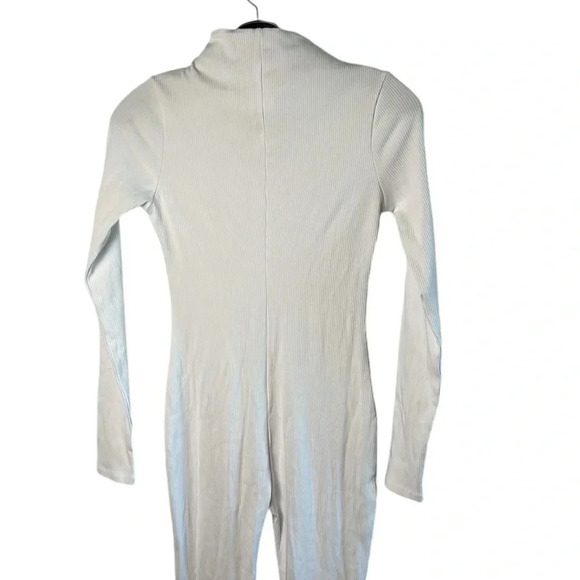 White jumpsuit,layering ,apres ski,bodycon sculpting,ribbed,mock neck,NWT”,125$ - Picture 9 of 15